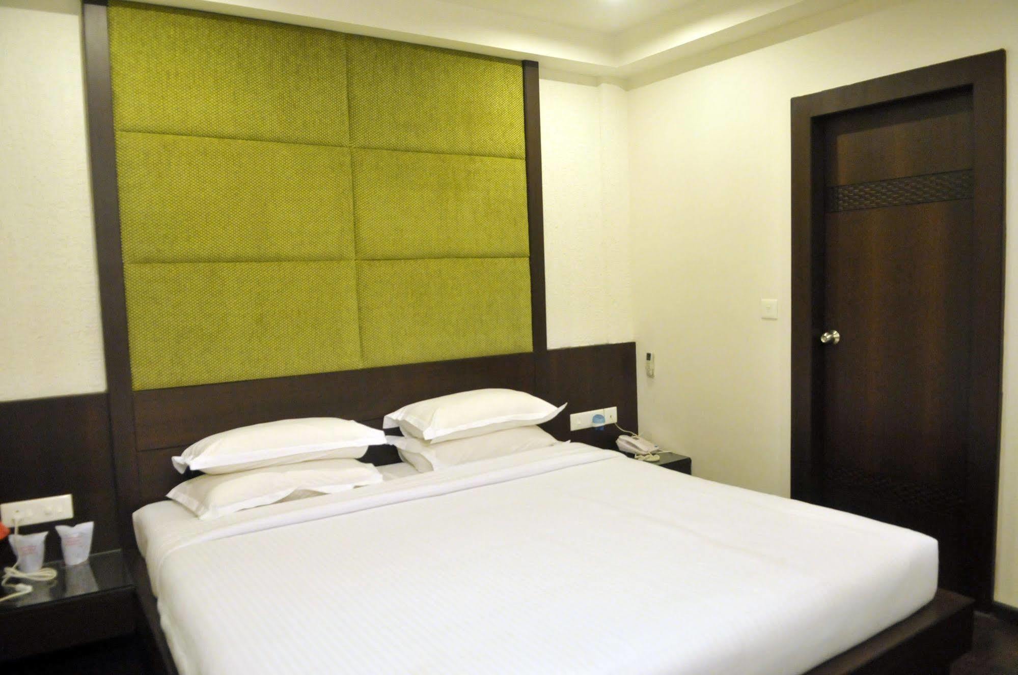 Treebo Trend Hotel Relax Inn Calcuta Exterior foto